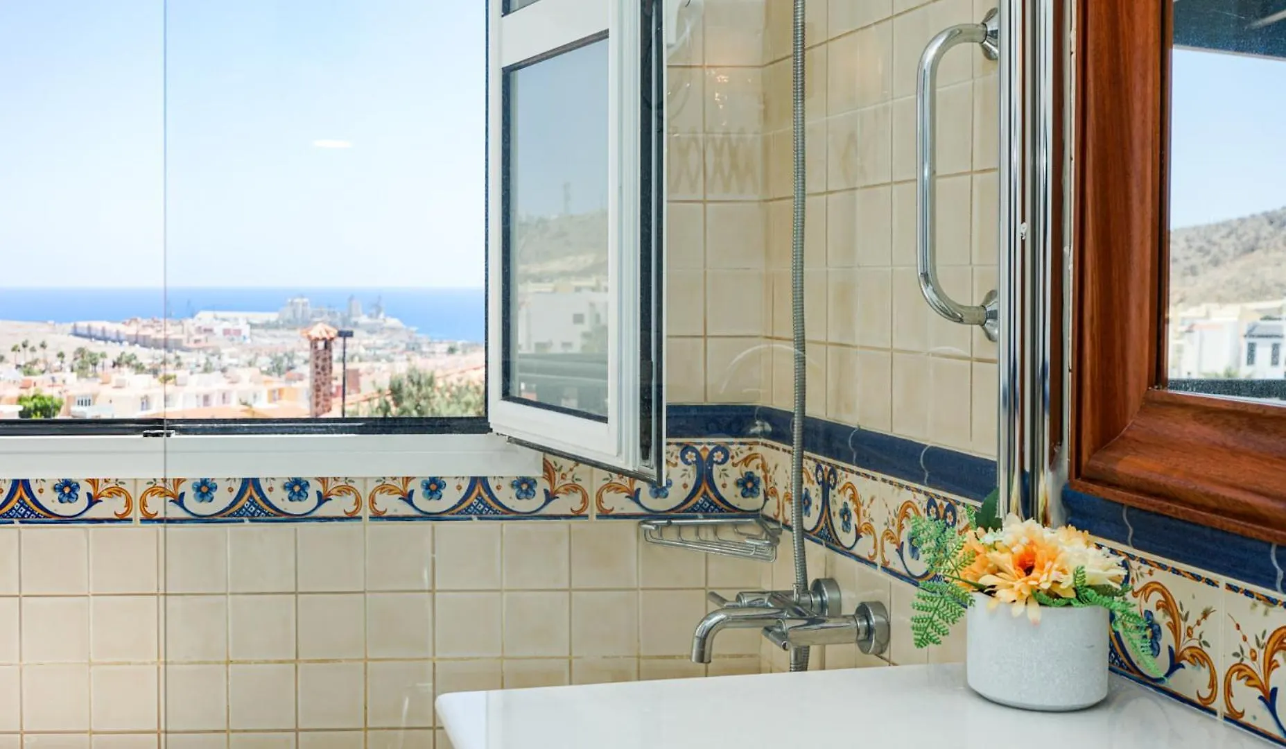 Magnificent 5-Star Very Large Luxury Villa Sea View Jacuzzi And Heated Pool Arguineguin 0*,  Spain