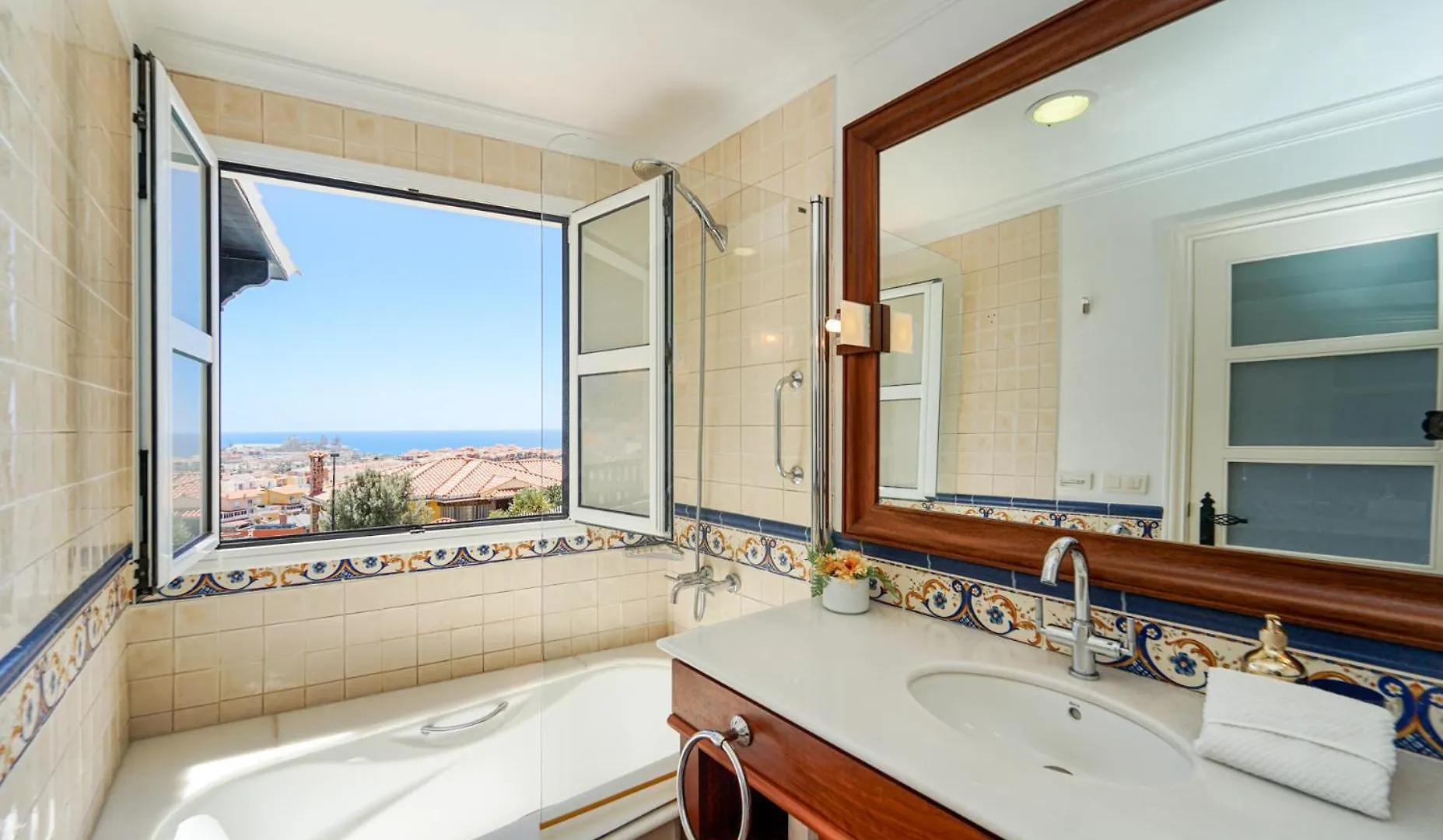 Magnificent 5-Star Very Large Luxury Villa Sea View Jacuzzi And Heated Pool Arguineguin